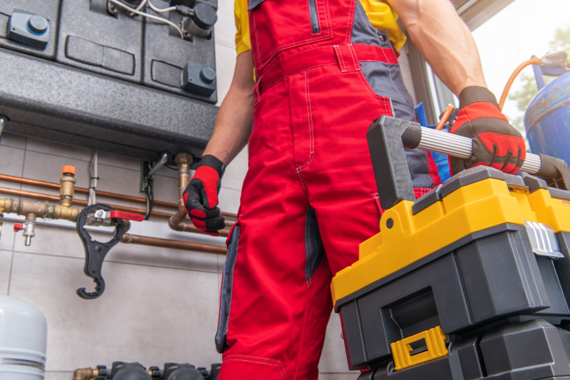 HVAC-Techniker mit seiner Toolbox